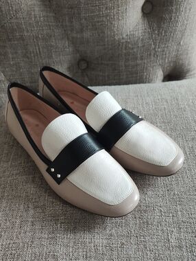 Kate Spade Beautiful White, Black & Taupe Leather Loafers With Spade Details